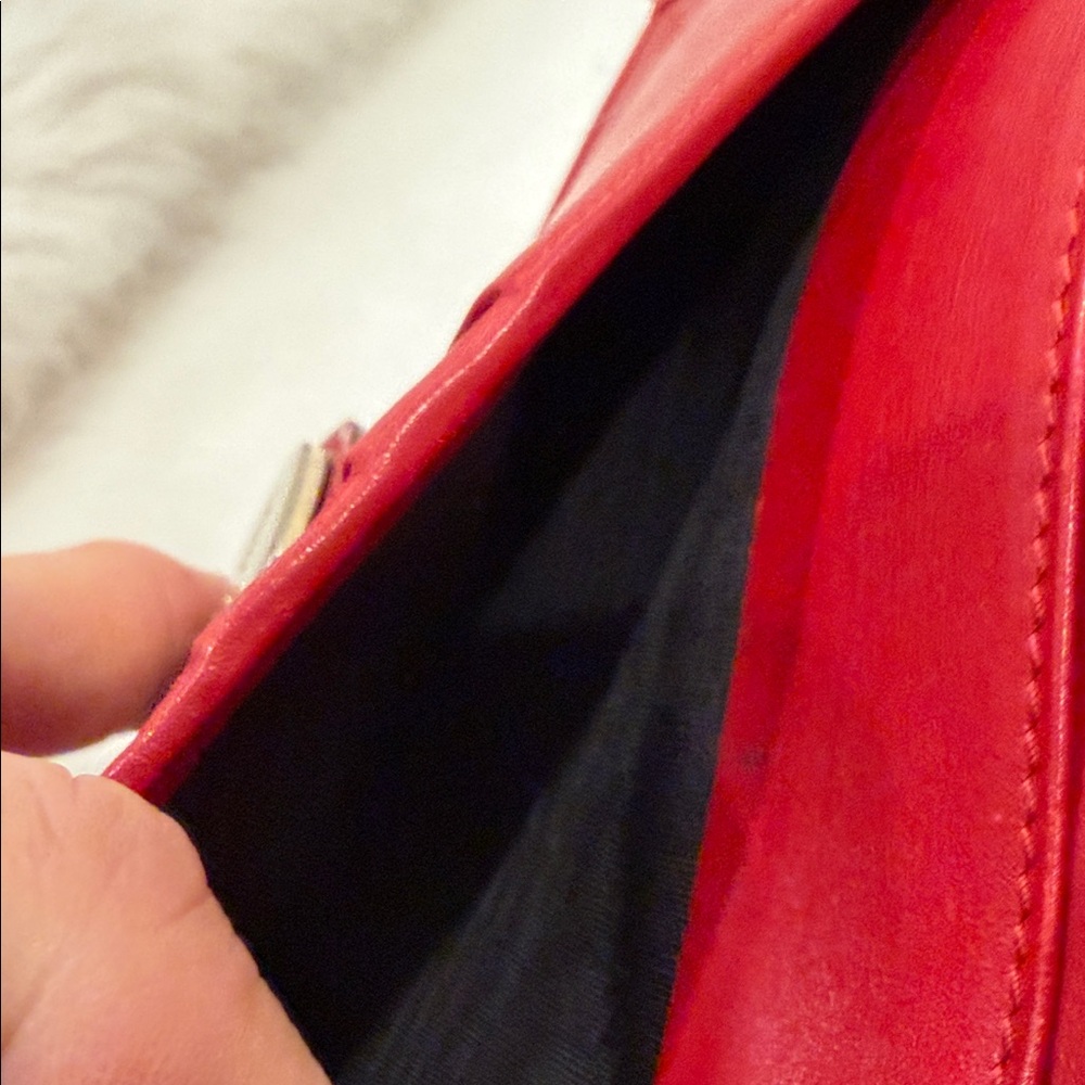 Gucci red patent leather wallet heart closure - Picture 13 of 16